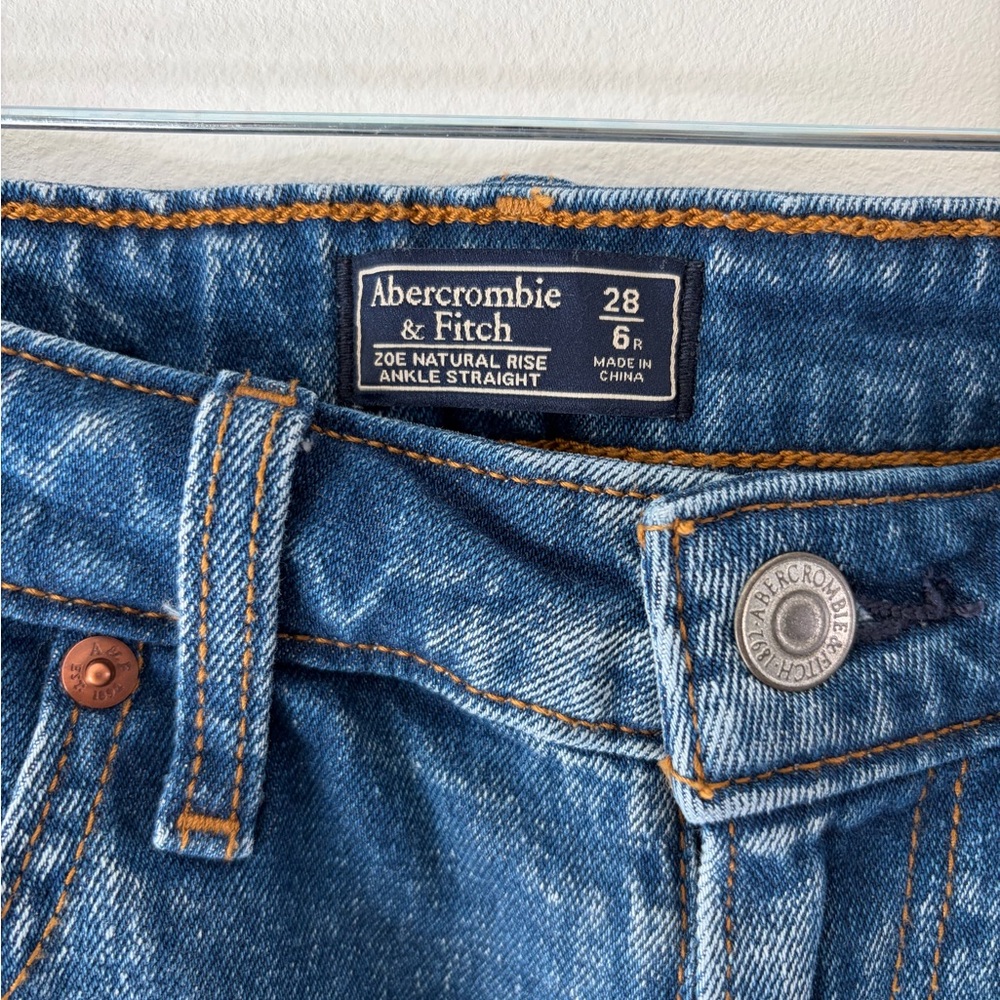 Abercrombie & Fitch Zoe Natural Rise Ankle Straight Medium Wash Jeans Size 28/6R - Picture 4 of 9
